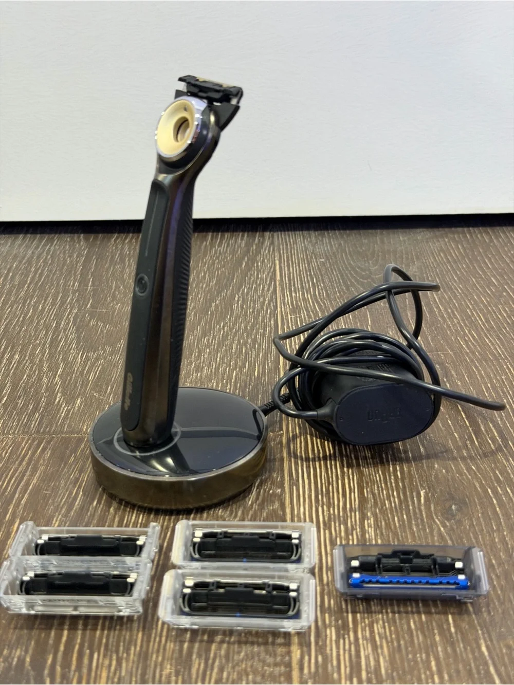 Heated Razor Starter Kit by GilletteLabs with 5 blades
